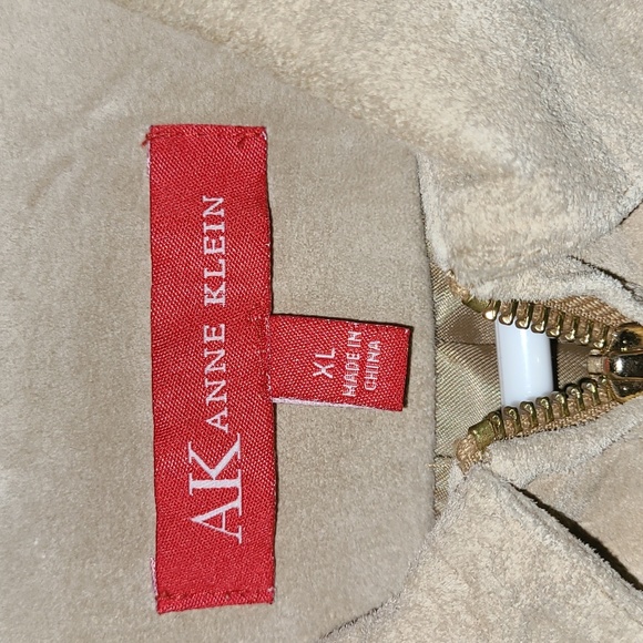 Vintage Anne Klein 1990's tan suede jacket - Picture 2 of 4
